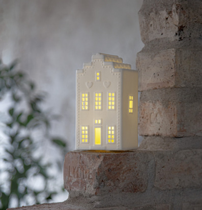 Bild av ljuslykta som skapar hemtrevlig atmosfär