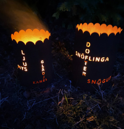 Bild av ståtliga lyktor i vintermiljö med skuggspel