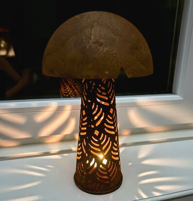 Bild av unik ljuslykta med konstnärlig design