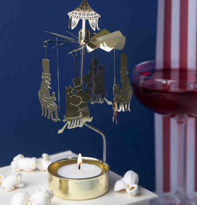 Bild av förtrollande änglaspel och festlig atmosfär