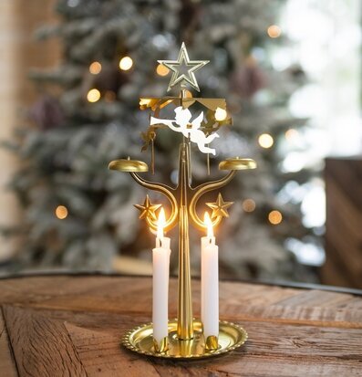 Bild av festlig ljuslykta med änglar och julstämning