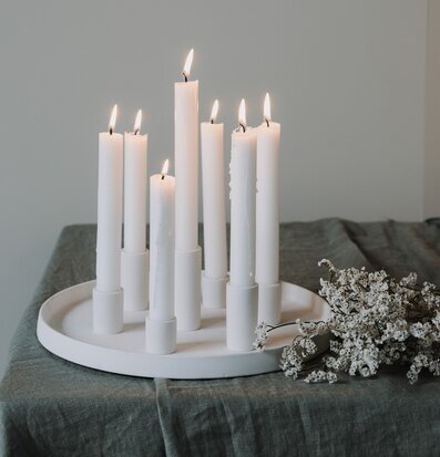 Bild av harmoniskt ljusarrangemang med nordisk minimalism