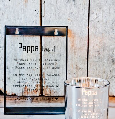 Bild av smakfullt arrangerat stilleben med ljuslykta