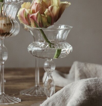 Bild av elegant ljuslykta i harmonisk inredningsmiljö