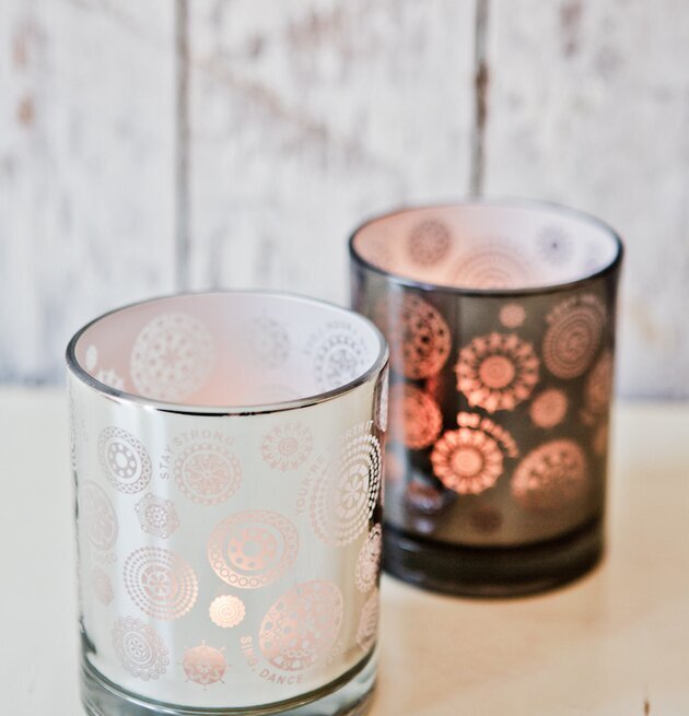 Bild av stilrena ljuslyktor med dekorativa mönster