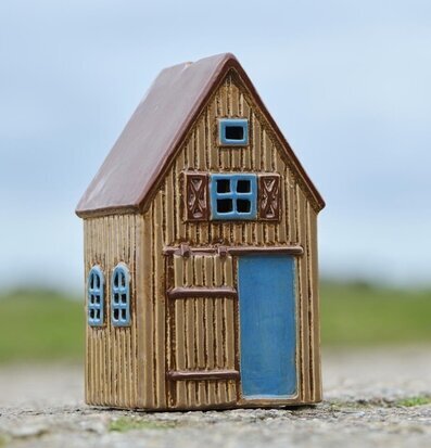 Bild av charmig ljuslykta med nordisk design och detaljer