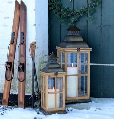 Bild av lantliga lyktor med vinterstämning och design