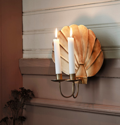 Bild av elegant väggmonterad ljuslykta i antik mässing