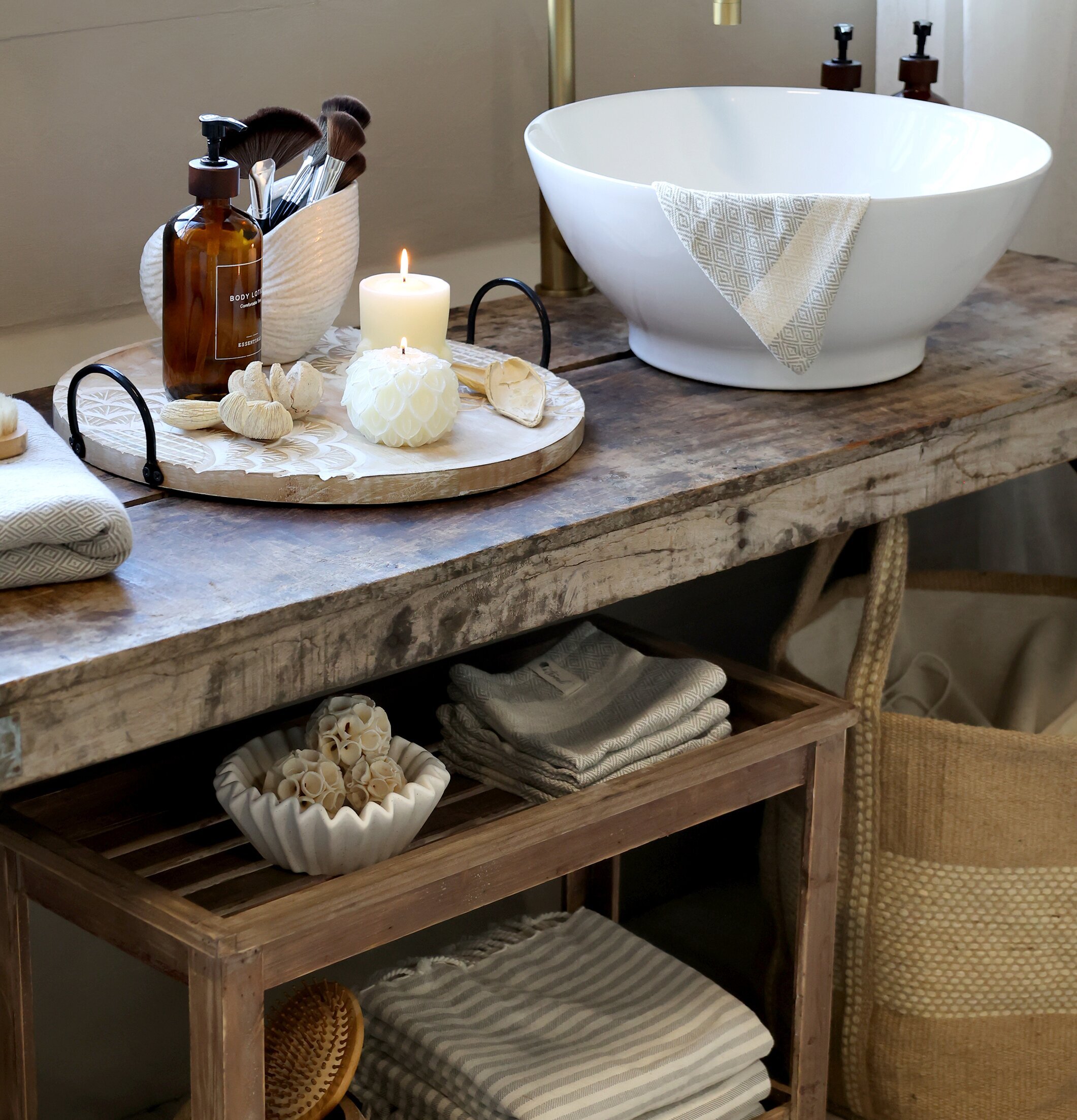 Bild av harmoniskt badrum med elegant dekor och detaljer