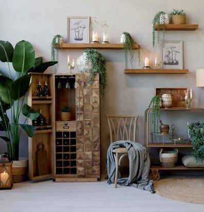 Bild av harmonisk och elegant inredning med ljuslyktor