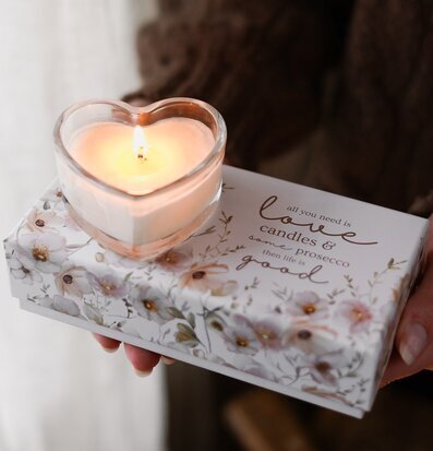 Bild av hjärtformat doftljus för en rofylld atmosfär