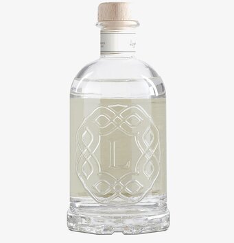 Bild av elegant glasflaska med doftpinnar och kork