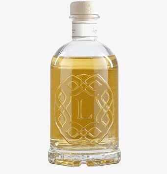 Bild av elegant glasflaska med doftpinnar och kork