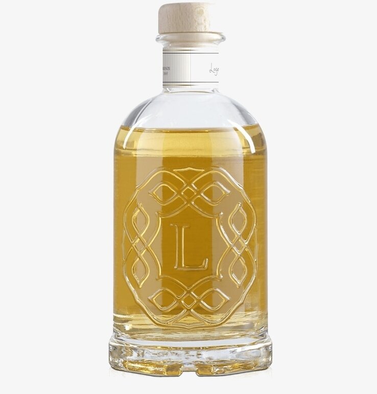 Bild av elegant glasflaska med doftpinnar och kork