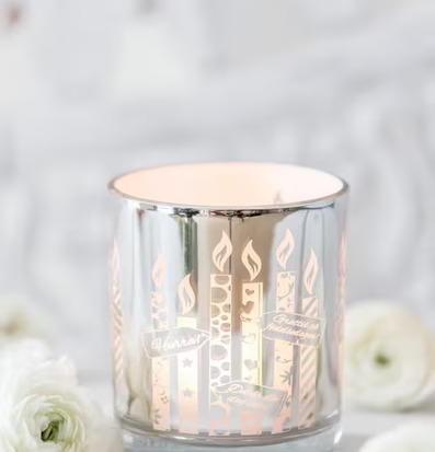 Bild av elegant ljuslykta med speglande glasdesign