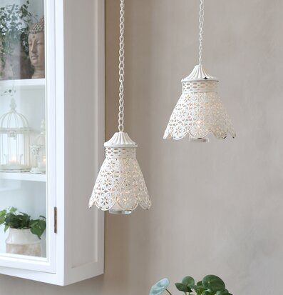 Bild av elegant interiör med hängande ljuslyktor