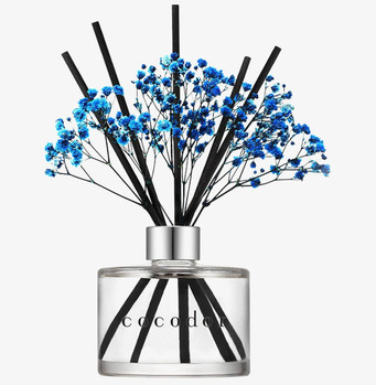 Bild av eleganta doftpinnar med blå blommor