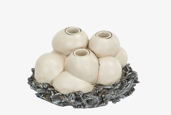 Bild av unik ljusstake med antik finish och äggdesign