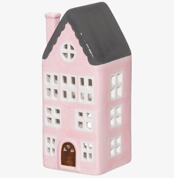 Bild av rosa husformad ljuslykta med fönster och dörr
