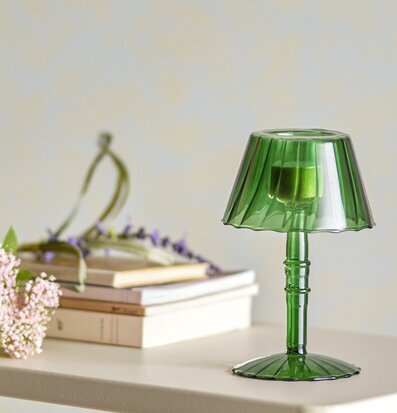 Foto av elegant ljusstake i harmonisk inredning