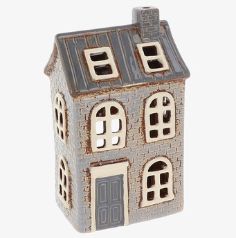 Bild av dekorativ ljuslykta som föreställer ett litet hus