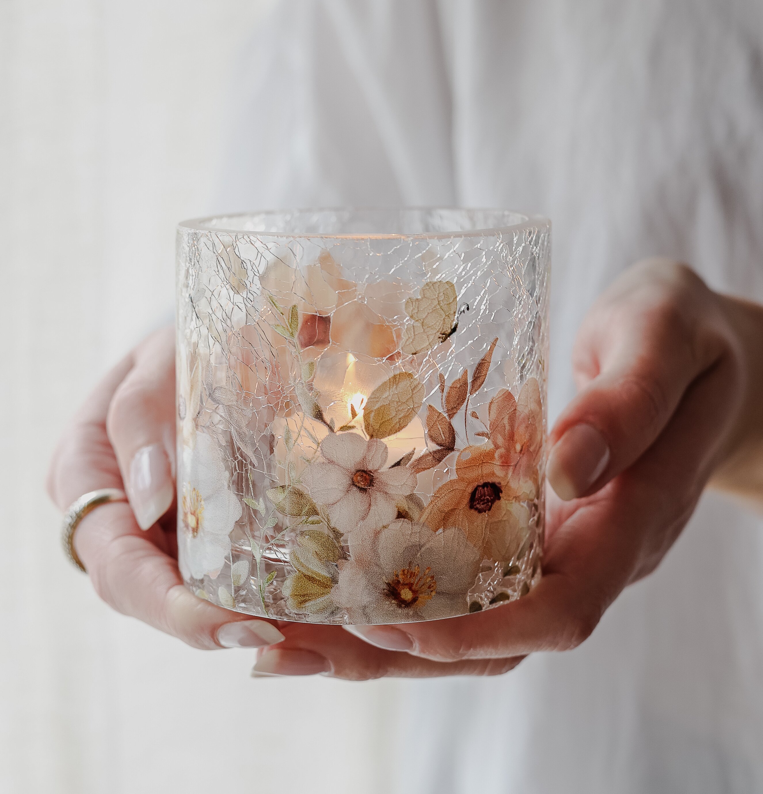 Ljuslykta Blossom & Butterflies 8x8cm Majas Cottage Lyktor Endless Light Ljuslyktor