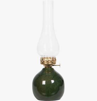 Bild på klassisk ljuslykta med reservglas och detaljerad design