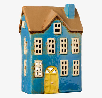 Bild av blå husformad ljuslykta med glaserad keramikfasad