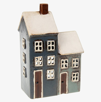 Bild av dekorativ keramiklykta inspirerad av nordisk bymiljö