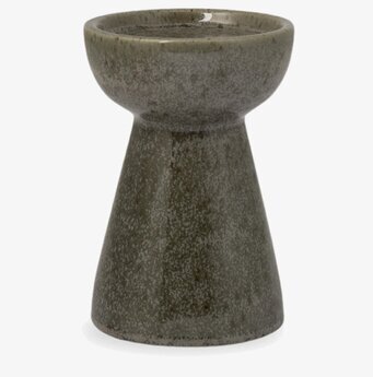 Bild av hög grön ljusstake i nordisk design med keramikfinish