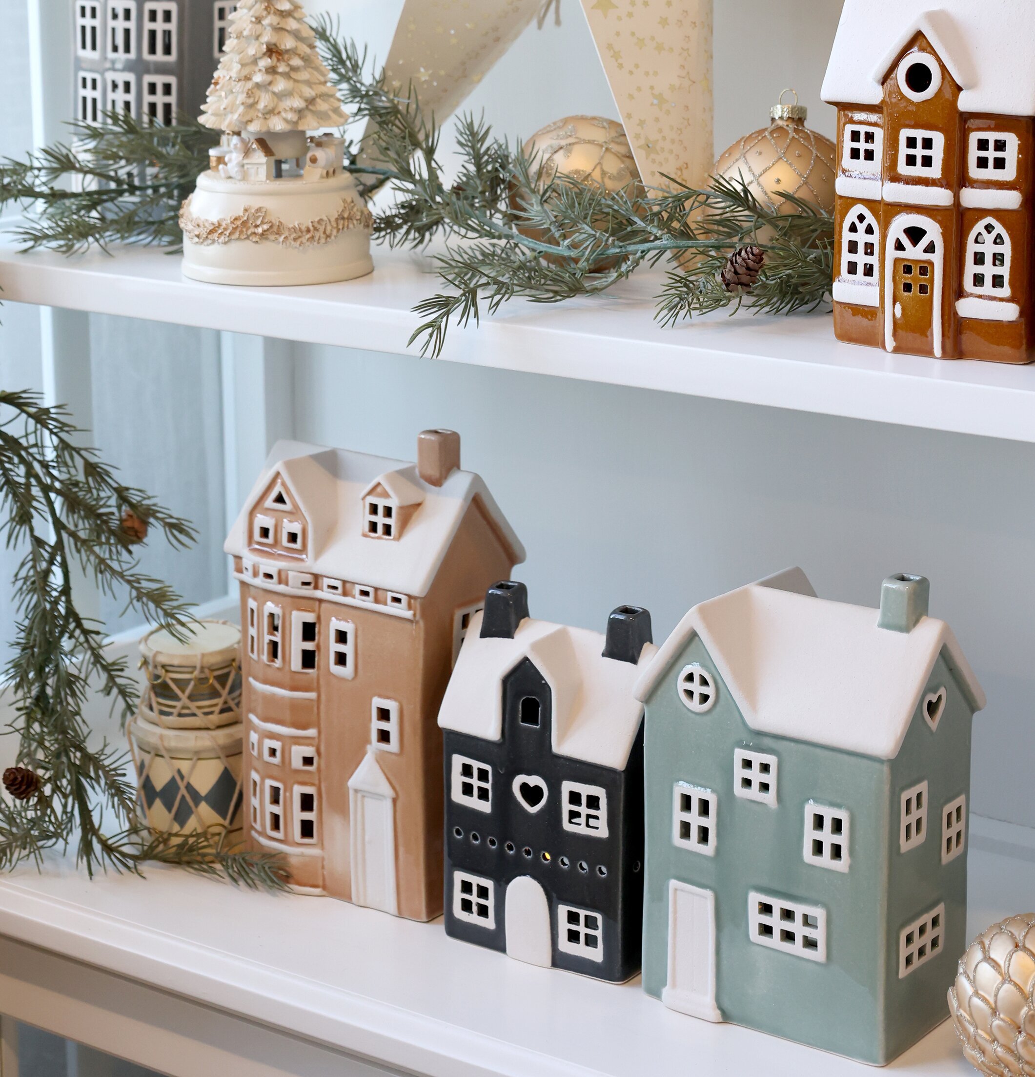 Ljuslykta Hus Chamonix Mocca Verte Puder Chic Antique Lyktor Endless Light Ljuslyktor