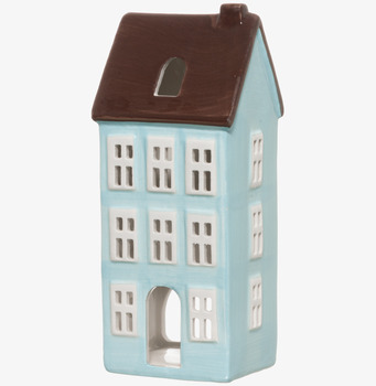 Bild av blått keramik hus som ljuslykta med vita detaljer
