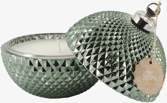 Bild på mossgrön ljuslykta formad som julkula med stearinljus