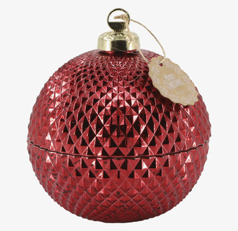 Bild på röd glansig ljuslykta formad som klassisk julkula