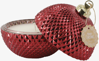 Bild av stor röd ljuslykta med geometriskt mönstrat glas