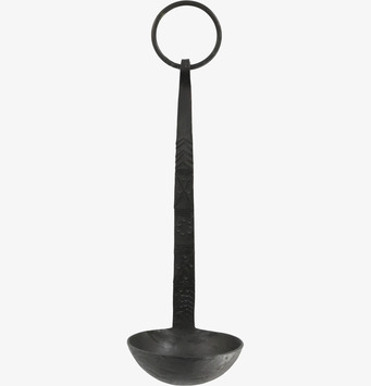 Bild på rustik svart ljusstake i metall med handtag och ring