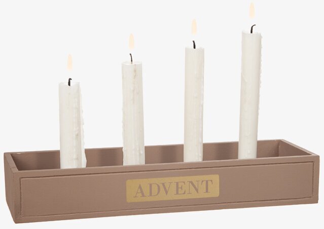 Bild av brun adventsljusstake med fyra tända vita ljus