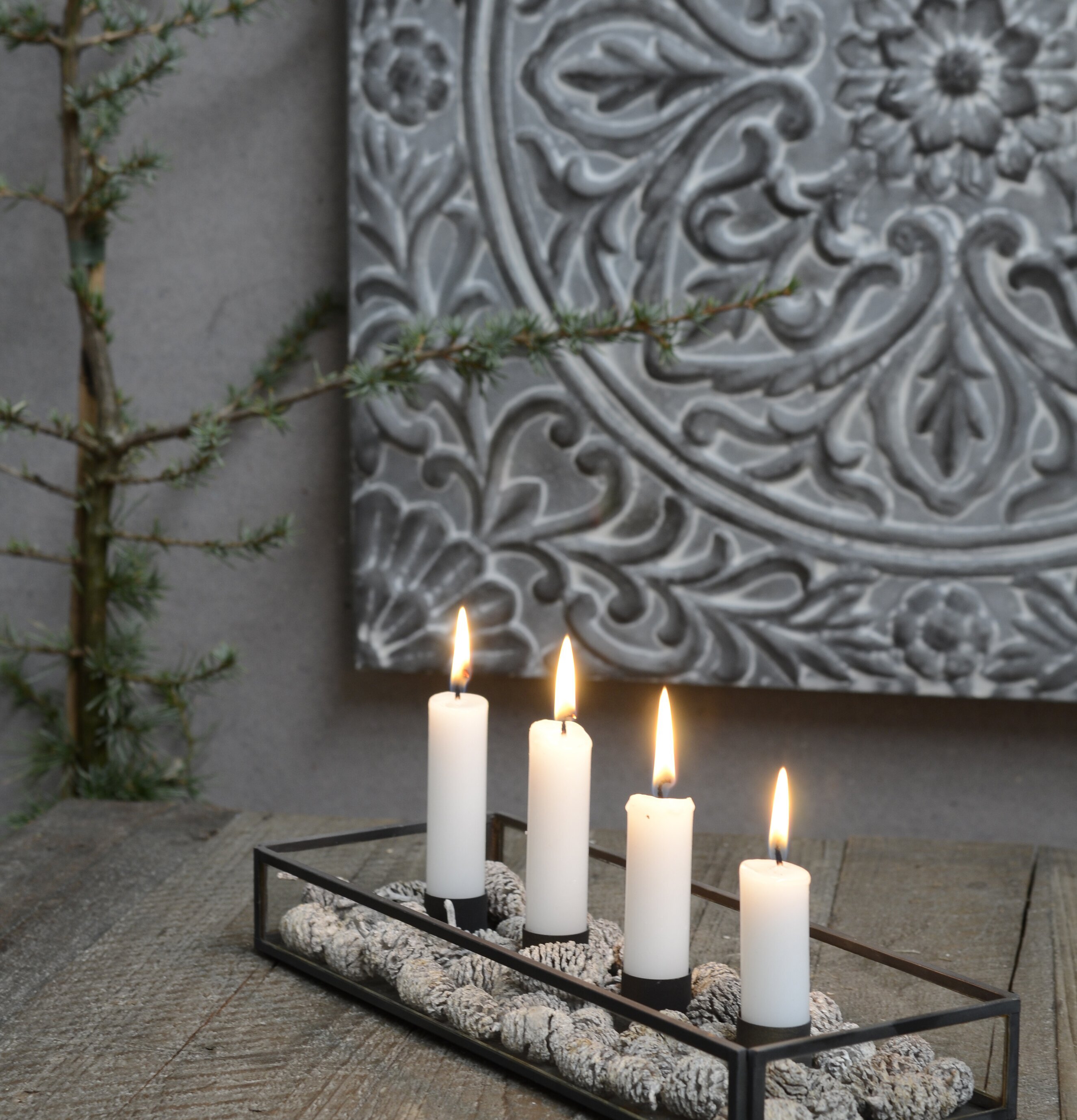 Bild av rektangulär ljusstake med naturnära inslag