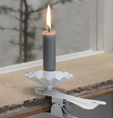 Bild av elegant ljusklämma med brinnande ljus