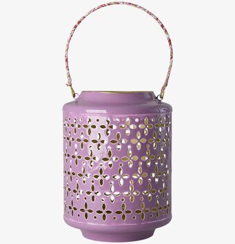 Foto: Lila perforerad metalllykta med guldinsida