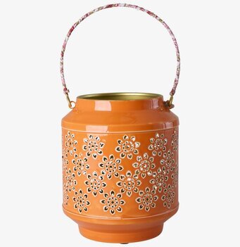 Foto: Orange ljuslykta med rosett- och hjärtmönster