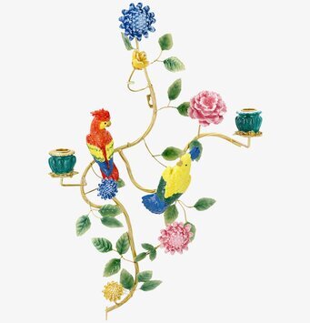 Bild på väggdekoration med papegojor och ljuskoppar