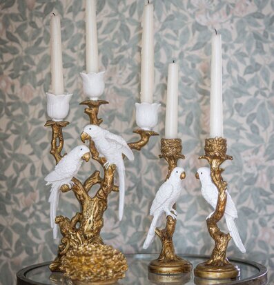 Foto: Guldfärgade ljusstakar med fåglar och ljus