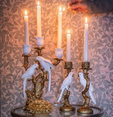 Foto: Flerstegad ljusstake med fåglar och ljus