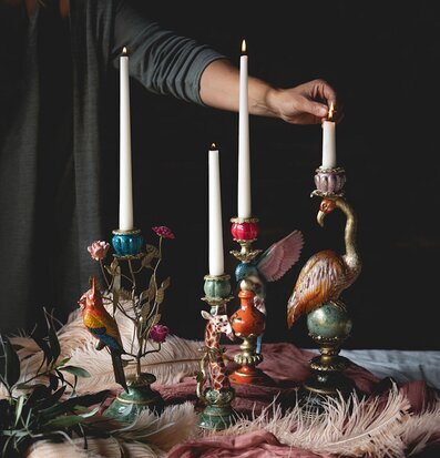 Foto: Tända stearinljus i safari ljusstakar fågel