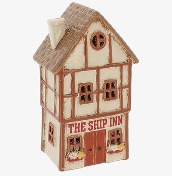 Foto: Tudor-inspirerad husformad ljuslykta i keramik