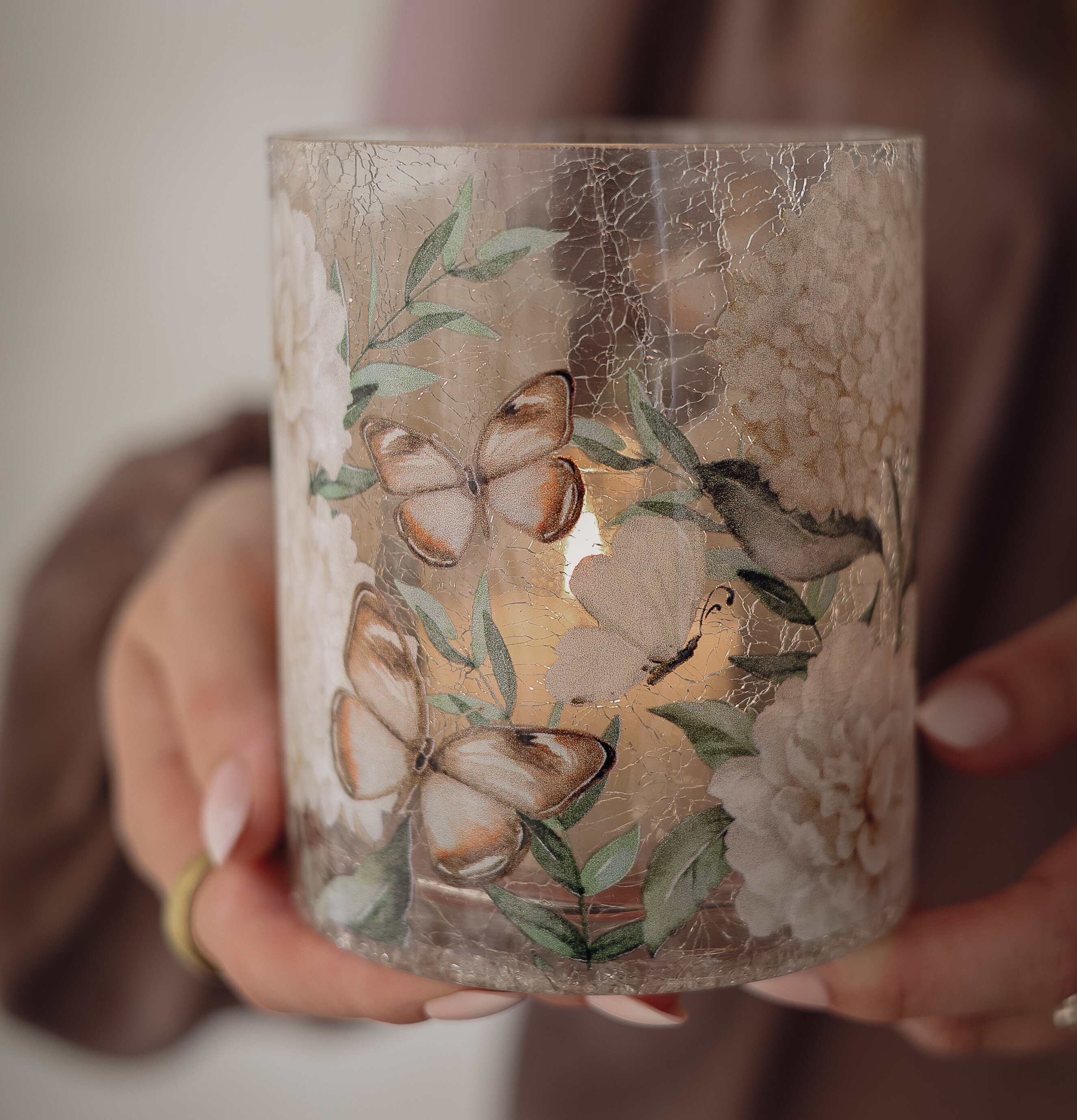 Majas Lykta Hortensia & Butterflies 10x12cm Cottage Lyktor Endless Light Ljuslyktor