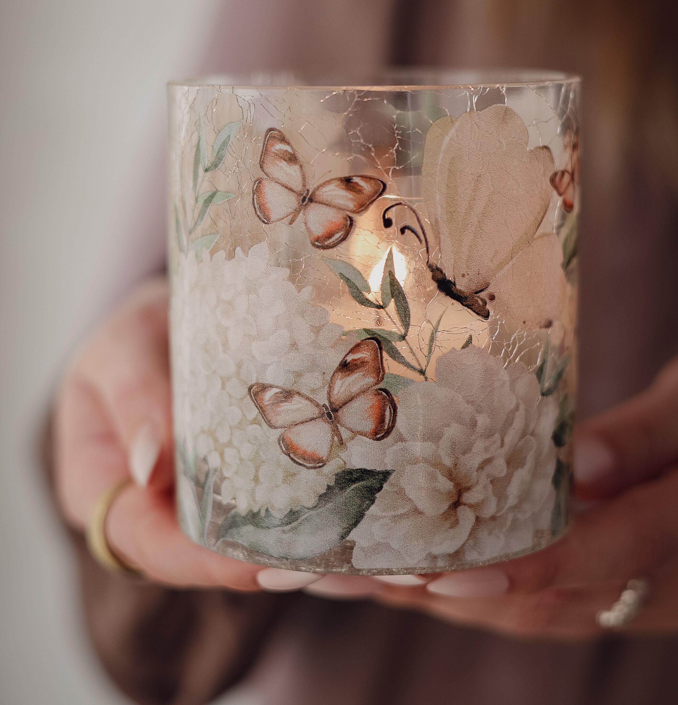 Majas Lykta Hortensia & Butterflies 9x10cm Cottage Lyktor Endless Light Ljuslyktor