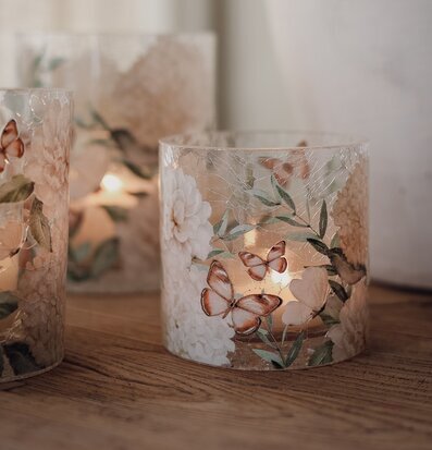 Majas Lykta Hortensia & Butterflies 8x8cm Cottage Lyktor Endless Light Ljuslyktor