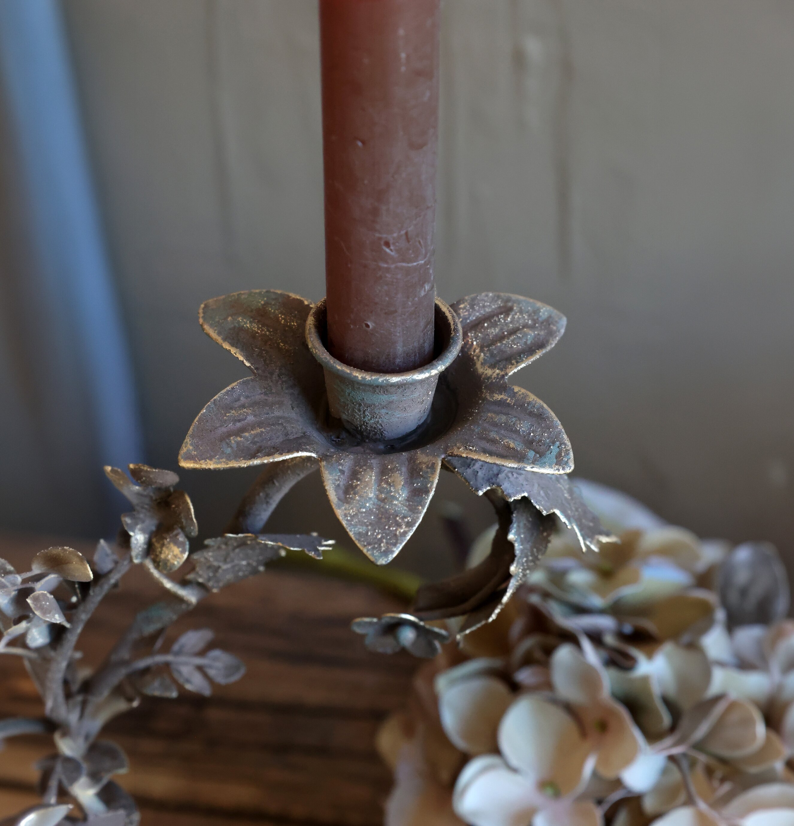 Fransk ljusstake med blomsterdekor Chic Antique Ljusstakar Adventsstakar Ljushållare Ljushyllor